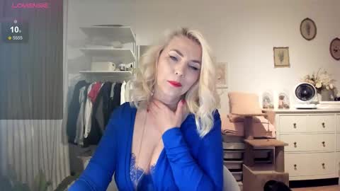 ollalla7 online show from November 4, 2025, 7:02 pm