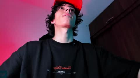 Snapshot of olliver___y chatting on January 21, 2025, 7:15 am online show from January 21, 2025, 7:15 am