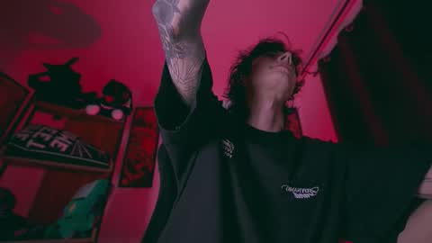 Snapshot of olliver___y chatting on February 4, 2026, 2:28 am online show from February 4, 2026, 2:28 am