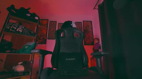 Snapshot of olliver___y chatting on March 13, 2026, 3:02 am online show from March 13, 2026, 3:02 am