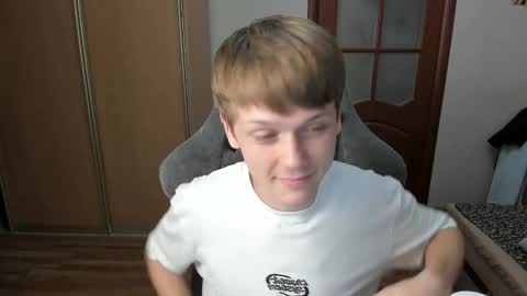 Oliver and Mira online show from November 25, 2025, 10:10 pm