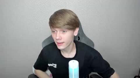 Snapshot of olvr_zoolander chatting on February 26, 2026, 1:21 pm Oliver and Mira online show from February 26, 2026, 1:21 pm