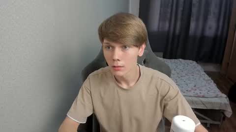 Snapshot of olvr_zoolander chatting on March 6, 2026, 1:18 pm Oliver and Mira online show from March 6, 2026, 1:18 pm