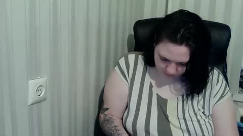 OlyaAndNetty online show from November 4, 2025, 7:18 am