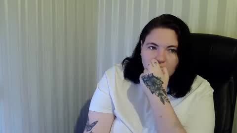 OlyaAndNetty online show from November 13, 2025, 5:56 pm