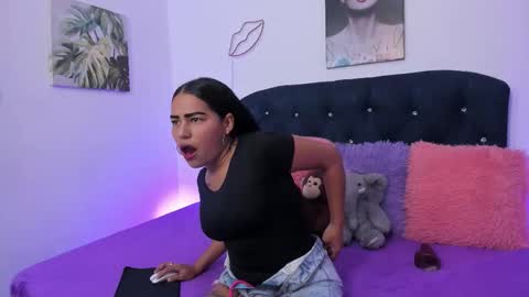 Olyssia online show from September 16, 2025, 2:29 pm