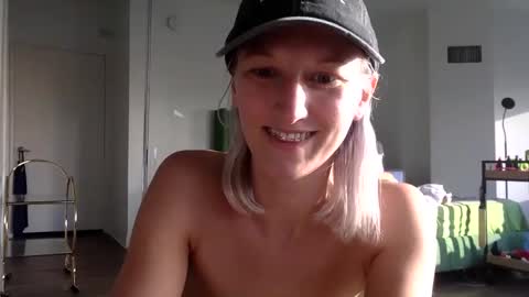 omilk online show from January 18, 2025, 11:33 pm