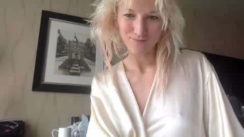 omilk online show from September 30, 2025, 5:29 pm