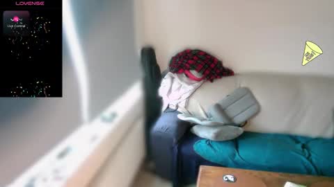 Snapshot of ona_nisme chatting on December 20, 2025, 11:17 am ona nisme online show from December 20, 2025, 11:17 am