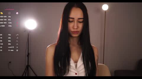 Mia online show from May 31, 2026, 2:46 pm