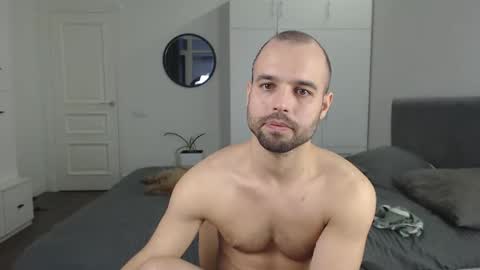 onebestlover online show from February 2, 2025, 2:13 pm