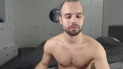 onebestlover online show from February 5, 2025, 7:50 am