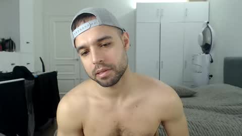 onebestlover online show from March 5, 2026, 9:05 am