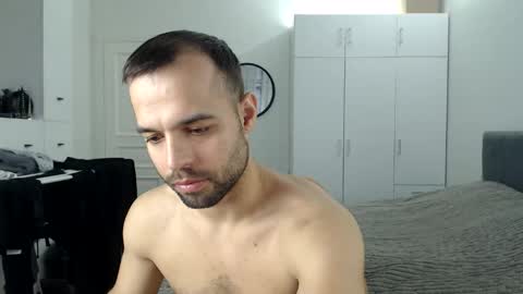 onebestlover online show from March 18, 2026, 9:01 am