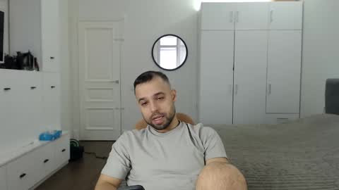 onebestlover online show from April 5, 2026, 8:44 am