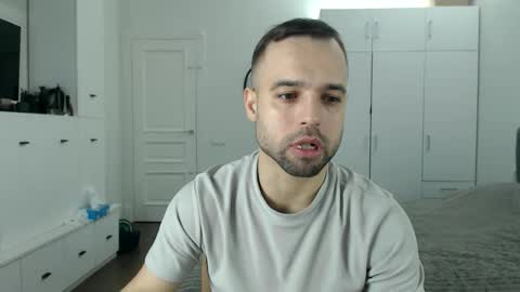 onebestlover online show from April 6, 2026, 8:26 am