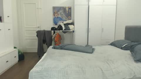 onebestlover online show from June 30, 2026, 8:37 am