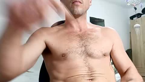 Snapshot of onenaiz23 chatting on September 15, 2025, 10:43 pm Ricardo corazn de len online show from September 15, 2025, 10:43 pm