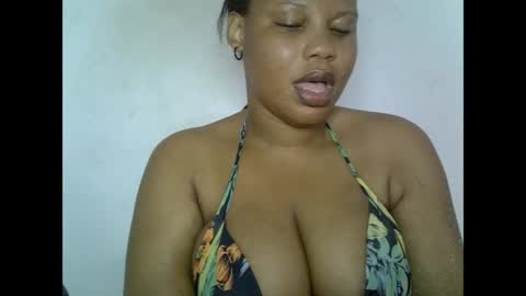 Snapshot of oneofdbestchubbygaloncb chatting on May 18, 2026, 4:07 am oneofdbestchubbygaloncb online show from May 18, 2026, 4:07 am
