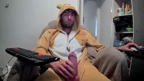 onesieboyx online show from December 19, 2025, 9:49 am