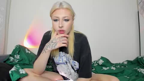 Snapshot of only_iva21 chatting on November 2, 2025, 1:57 pm Iva online show from November 2, 2025, 1:57 pm