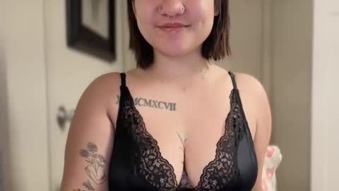 Miss Girly online show from March 16, 2026, 9:24 am