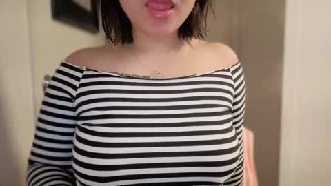 Miss Girly online show from April 16, 2026, 8:48 am