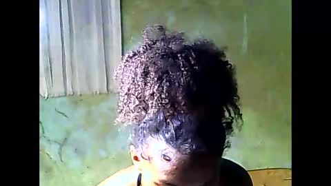 oolyette online show from December 2, 2025, 6:36 pm