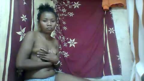 Snapshot of oooozafiette chatting on May 24, 2026, 6:29 am oooozafiette online show from May 24, 2026, 6:29 am