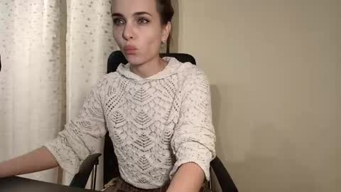 ophelia blue online show from October 24, 2025, 3:52 pm