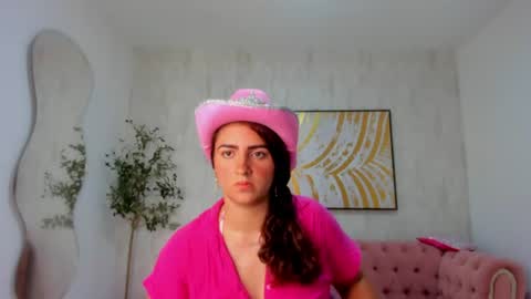 Ofelia Mara online show from June 24, 2026, 5:39 am