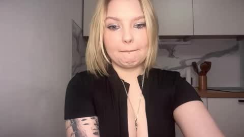 Snapshot of opheliaritz chatting on December 13, 2025, 7:53 pm Ophelia online show from December 13, 2025, 7:53 pm