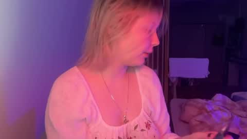 Snapshot of opheliaritz chatting on December 21, 2025, 4:19 am Ophelia online show from December 21, 2025, 4:19 am