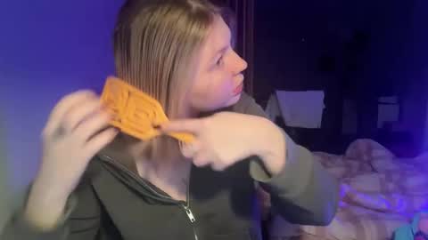 Snapshot of opheliaritz chatting on December 23, 2025, 6:44 am Ophelia online show from December 23, 2025, 6:44 am