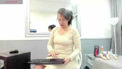 Snapshot of oriana_jhonson chatting on June 12, 2026, 12:42 am Oriana online show from June 12, 2026, 12:42 am