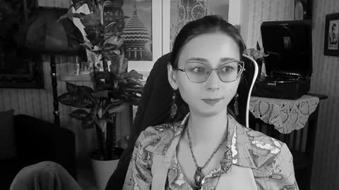 Snapshot of orianna_blade chatting on December 28, 2024, 5:46 pm Orianna - Hi Im into geek culture cosplay crafting LARP games. Shall we play DnD online show from December 28, 2024, 5:46 pm