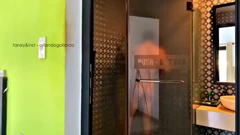 Snapshot of orlando__bloom chatting on January 8, 2026, 7:10 am Fansly and Instagram - online show from January 8, 2026, 7:10 am