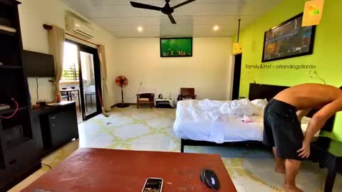 Snapshot of orlando__bloom chatting on February 5, 2026, 7:57 am Fansly and Instagram - online show from February 5, 2026, 7:57 am