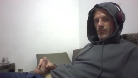 Snapshot of orwel09 chatting on November 18, 2025, 8:13 pm orwel09 online show from November 18, 2025, 8:13 pm