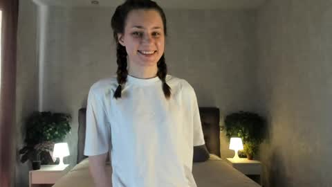 Snapshot of oscarheberle chatting on May 15, 2026, 2:35 pm Jess online show from May 15, 2026, 2:35 pm