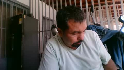 oscarjhe3512 online show from November 7, 2025, 3:12 pm