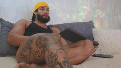 Snapshot of osher_cox chatting on December 22, 2025, 12:29 am osher_cox online show from December 22, 2025, 12:29 am