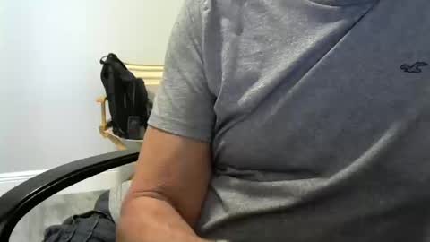 Snapshot of ossibottom chatting on October 13, 2025, 9:37 pm Ossi online show from October 13, 2025, 9:37 pm