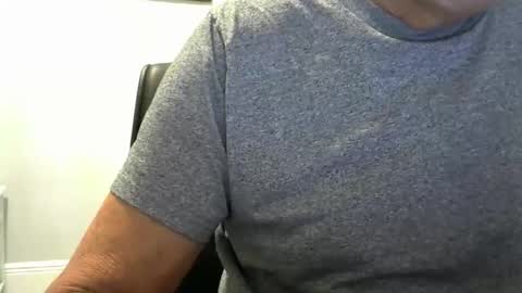 Snapshot of ossibottom chatting on October 15, 2025, 9:59 pm Ossi online show from October 15, 2025, 9:59 pm