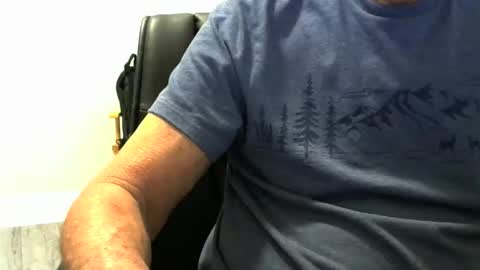 Snapshot of ossibottom chatting on October 18, 2025, 2:58 am Ossi online show from October 18, 2025, 2:58 am