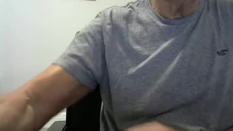 Snapshot of ossibottom chatting on October 20, 2025, 6:41 pm Ossi online show from October 20, 2025, 6:41 pm