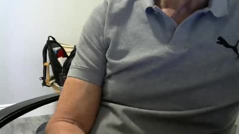 Snapshot of ossibottom chatting on October 27, 2025, 8:57 pm Ossi online show from October 27, 2025, 8:57 pm