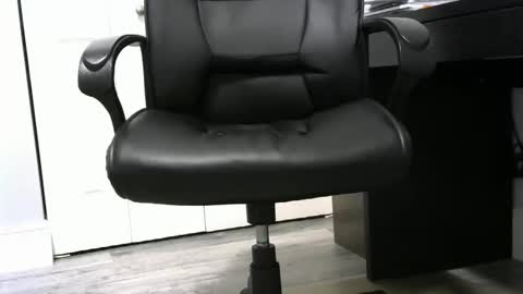 Snapshot of ossibottom chatting on October 28, 2025, 10:56 pm Ossi online show from October 28, 2025, 10:56 pm