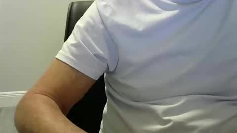 Snapshot of ossibottom chatting on November 4, 2025, 1:48 am Ossi online show from November 4, 2025, 1:48 am