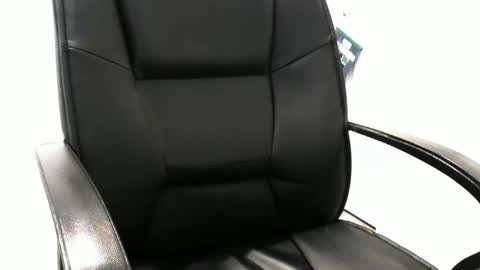 Snapshot of ossibottom chatting on November 4, 2025, 7:46 pm Ossi online show from November 4, 2025, 7:46 pm